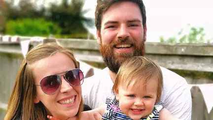 O fetiță născută surdă și-a căpătat auzul cu ajutorul unei terapii revoluționare