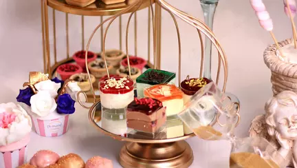 Preferi un Candy Bar sau un tort spectaculos pentru nuntă ori petrecerea de botez?