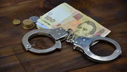 O femeie de 19 ani, prinsă în timp ce încerca să își vândă copilul pentru 19.000 de lire sterline