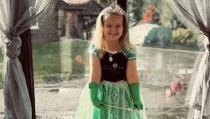 Cum și-a salvat o fetiță de cinci ani mama de la moarte. "Era în rochia ei de prințesă!"