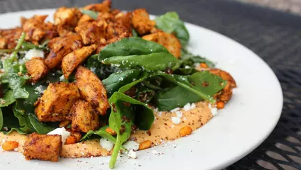 Cum faci mâncatul la regim să nu mai fie plictisitor? Top 3 sfaturi pentru o dietă delicioasă și săracă în calorii