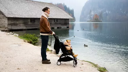 Cum alegi cel mai potrivit cărucior de bebe pentru vacanțe