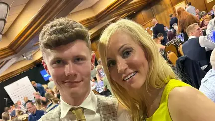 Drama unei mame al cărei fiu a fost diagnosticat cu cancer după ce stat la soare în vacanță. "Nu există niciun remediu!"