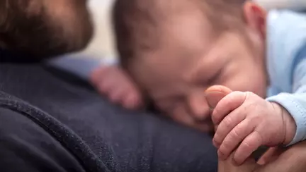 Un tată a încercat să schimbe data de naștere a fiului său motivând că "anul în care a venit pe lume a fost un an rău!"