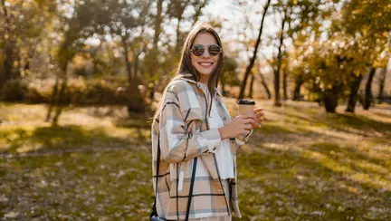 Cum alegi jacheta perfectă de toamnă, pentru femei, pentru plimbare?