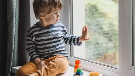 10 idei de activități cu copiii, pentru zilele ploioase