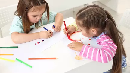 5 idei de activități creative pentru dezvoltarea emoțională a copiilor