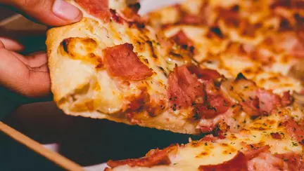 Top 6 electrocasnice esențiale pentru a pregăti pizza perfectă la tine în bucătărie