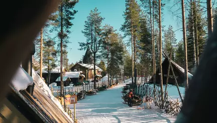 7 Activități de iarnă care stimulează creativitatea și mișcarea la copii