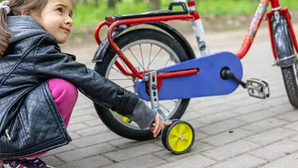 5 sfaturi pentru a învăța un copil să meargă pe bicicletă fără roți ajutătoare