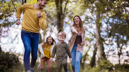 Pregătește-te pentru alergări de primăvară: ce haine și accesorii sunt esențiale?