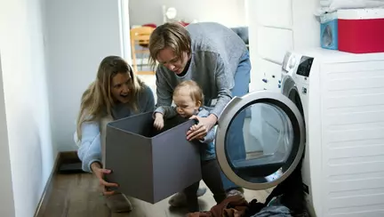 Sfaturi de la specialiști pentru spălarea hainelor bebelușului