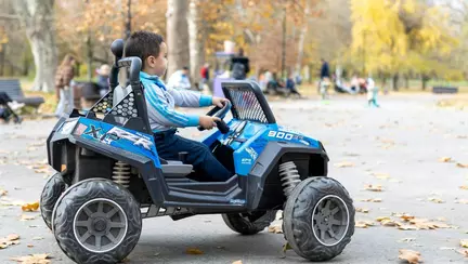 Cum să organizezi un minicircuit de curse pentru copii în curtea casei