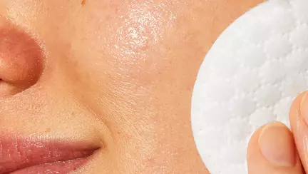 Tot ce trebuie să știi despre apa micelară: Ghidul complet pentru utilizare