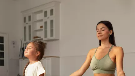 5 tipuri de antrenamente pe care le poți face acasă alături de copilul tău