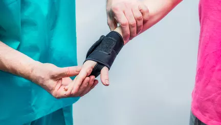 Orteze de mână pentru copii: ce trebuie să știi înainte de a cumpăra