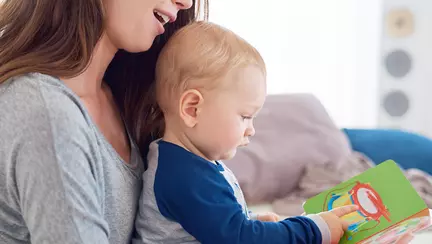 Cum să îți ajuți bebelușul să descopere lumea