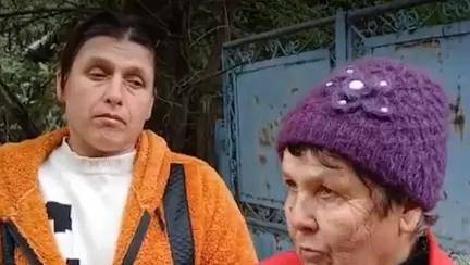 Vaslui: Un copil de 11 ani a murit după ce a mâncat crenvurști. Sora și mama lui, internate cu toxiinfecție alimentară