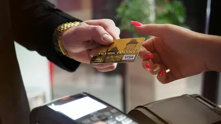 De câte feluri pot fi ratele cu cardul?