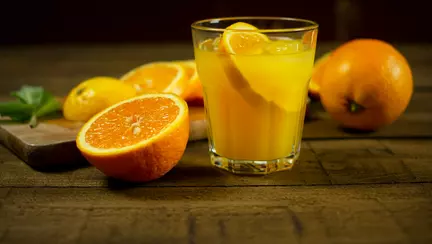 Sucurile proaspăt stoarse pentru copii: un sprijin natural pentru obiceiuri alimentare echilibrate