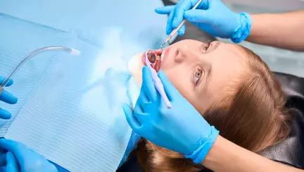 Cum alegi un medic stomatolog copii București: criterii esențiale pentru o experiență fără teamă la dentist
