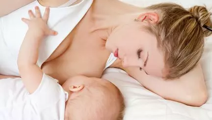 Poziții de alăptare - cum e mai bine?