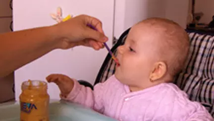 Ce ii dai  sa manance bebelusului