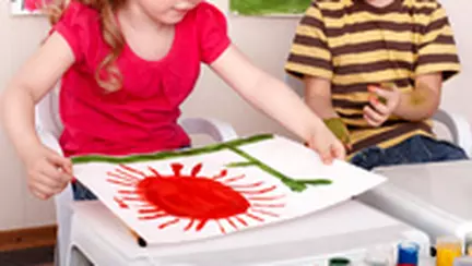 Terapia prin arta: cum il poate ajuta