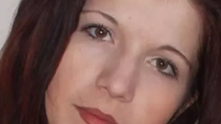 Fac sport tinand-o pe Emma in brate