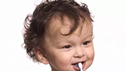 Dintisorii de lapte: cand si cum