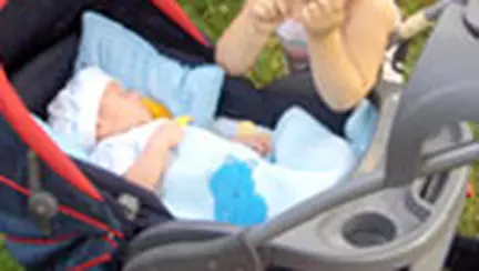 O mamica tanara si fericita