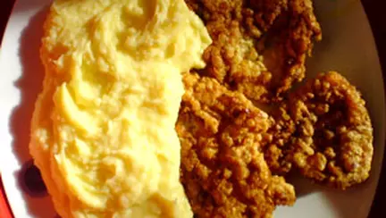 Snitele de pui cu piure de cartofi