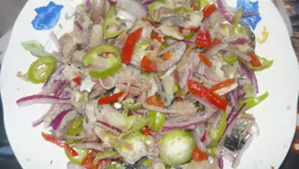 Salata de scrumbie cu ceapa