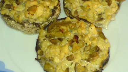 Ciuperci umplute cu piept de pui