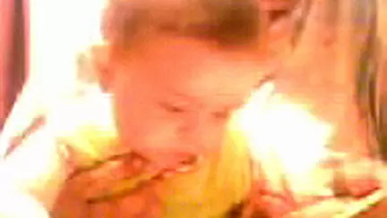 Carina se "lupta" cu farfuria