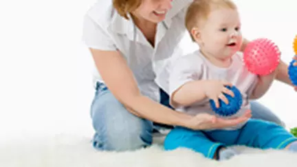 Cine sta cu copilul?