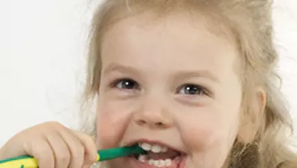 Periuta si pasta de dinti