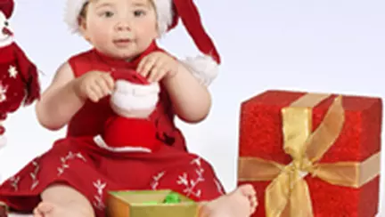 Ii luam bebelusului cadouri de Craciun?