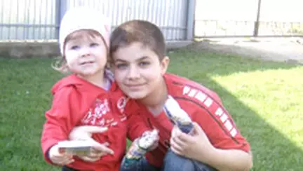 Daria imparte totul cu fratiorul ei, Andrei