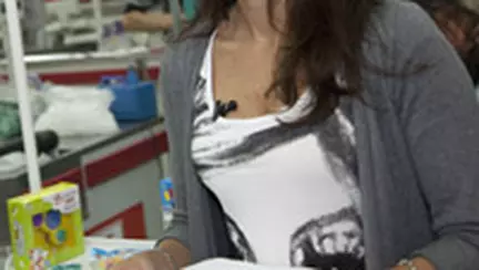 Anca Turcasiu canta pentru salvarea copiilor afectati de tetanos