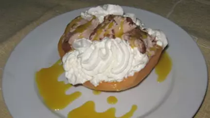 Pepene galben umplut cu inghetata