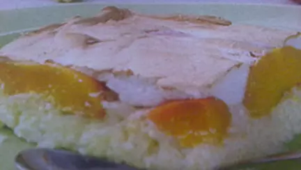 Budinca de orez cu piersici