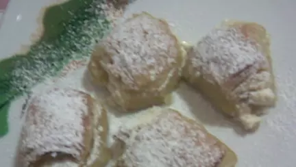 Mini-pateuri cu branza dulce si stafide