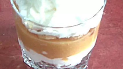 Desert cu piscoturi si piersica