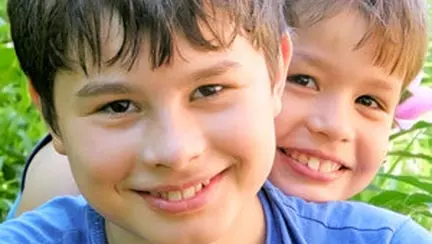 Relatiile intre frati: dragostea si rivalitatea fraterna