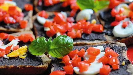 Bruschete cu pasta de masline