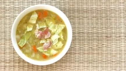 Supă de varză cu legume