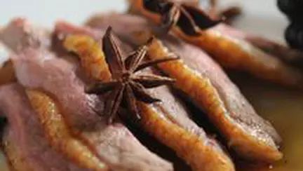 Piept de rata cu sos de cidru de mere