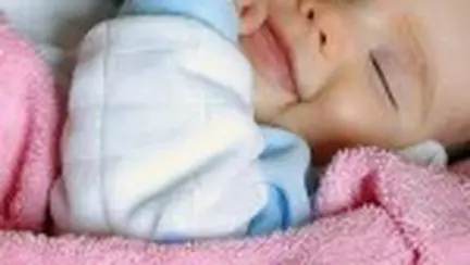 Cat doarme un nou nascut