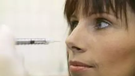 Mezobotox: Cum sa scapi de riduri fara a avea "fata inghetata"